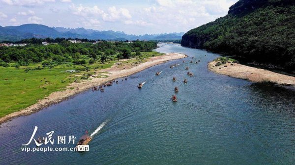 富明配资 广西灵川：江中泛舟享清凉