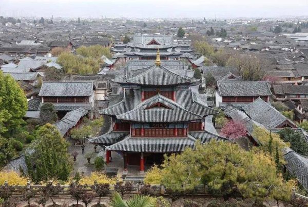 牛牛策略 极目锐评丨进丽江古城要交50元，新规真的对游客更有利？