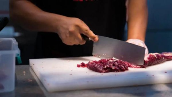 安全配资 “3个月赔了10万”，爆火的生烫牛肉米线，开始降温关店